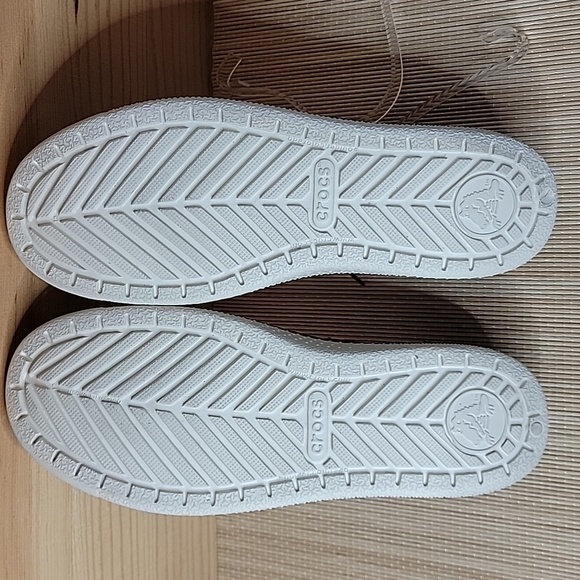 CROCS Low Top Hover Converse Style Sneakers Shoes Leather - Picture 9 of 10